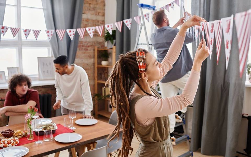 Vinyl Versus Fabric for Hanging and Wall Displays