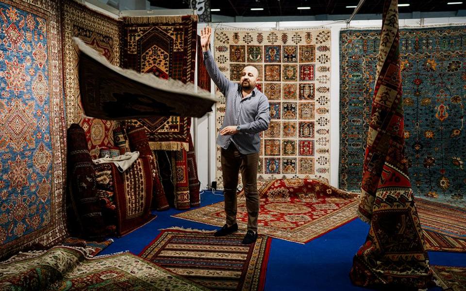 Large Backdrops and Pop-Up Booth Systems