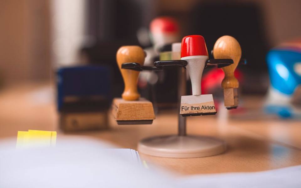 Traditional Wood-Handle Rubber Stamps and When to Choose Them