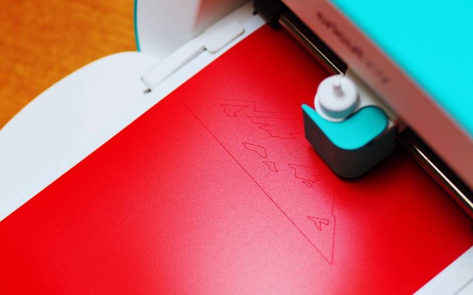 How Die-Cut Contours and Cutting Plotters Operate