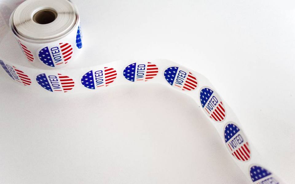 Kiss Cut vs Die Cut: Backing, Peeling, and Border Protection